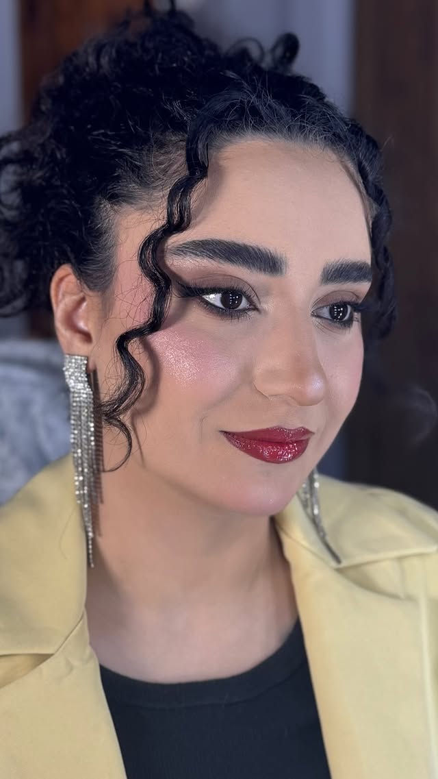 میکاپ اسموکی کلاسیک برای مائده قشنگم 🌖💄

#اسموکی #میکاپ #چابهار #سالن_آمور