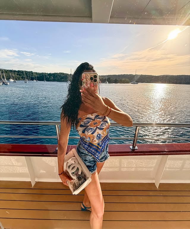 ☀️ #TheLakesGT 🚀 #Yacht 🌊 Club 🔥 

🧜🏽‍♀️ wearing ☀️ my #foulard 💘 www.FRADB.com 🔗

📸 #Postcards 💕 della nostra splendida vacanza! 😍

#FraDB 👸🏽 

🚢 GT ⚓️ with @thelakesgt 🖤