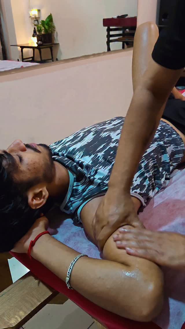 Biceps releasing 💪🔥 by @raaz_massage_specialist