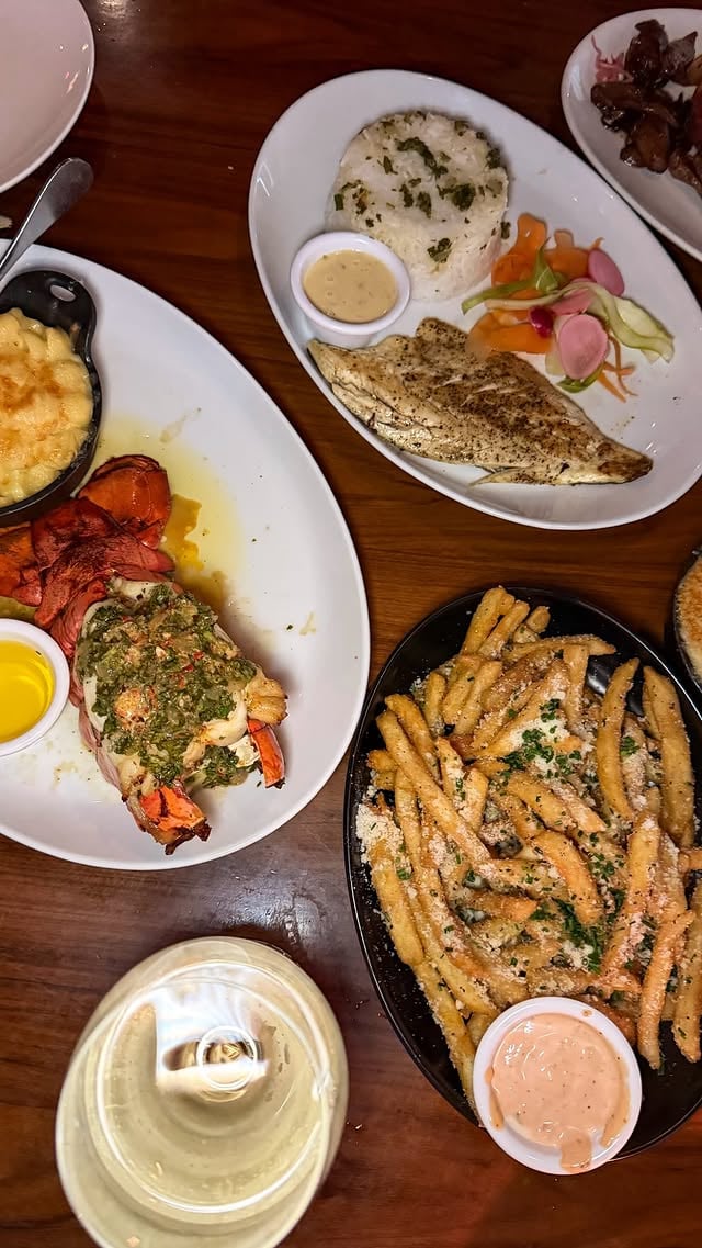 @eatstk is a great group dinner spot you need on your radar 👀 Delicious dishes, fun cocktails, and a vibe that’s perfect for everyone, whether it’s a family dinner or an after-work outing. Save this for your next group dinner!👇📍 1075 Peachtree St NE#midtownatlanta #atlanta #atlantaeats #atlrestaurants #atlnightlife by @eatstk