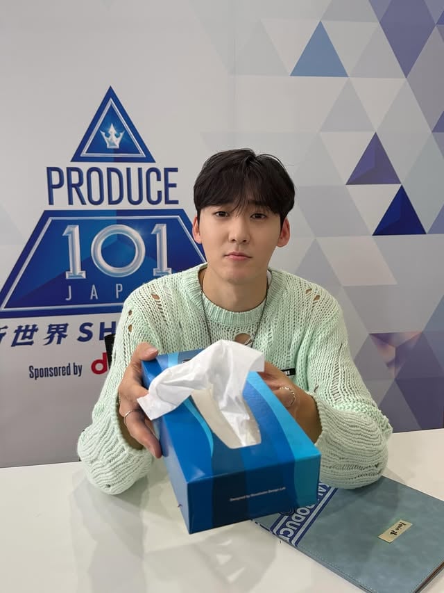 TISSUE PLEASE😭🧻 ついに今日で @produce101japan_official がファイナルになりました。国民プロデューサーの皆さん世界プロデューサーの皆さん！最後までたくさんの応援本当にありがとうございました！！！
半年間こんなステキな番組でVOCAL TRAINERとして参加させていただいて毎日幸せでした！123の練習生たちの夢を少しでも力になれて本当に光栄だと思うし最高に嬉しかったです！皆さんの夢をずっと応援して下さい。そして大好きなトレーナーの皆さんとスタッフの皆さん大切な思い出も作れて幸せ！お疲れ様でした！👏🏻
今日12人の新しい新世界が開かれましたがこれからもKO1KEYZを応援よろしくお願いします！デビュー本当におめでとうございます！！🎉🎉🎉　ずっと応援するから頑張ってね！！

僕もこれからアーティストとして頑張って行きますのでぜひ応援よろしくお願いします！また10月に日本でライブしに来ますので皆さんに出会える日を楽しみにしています！お知らせを待ってて下さいねー！🫶🏻✨ 大好きです！

Today was the finale of @produce101japan_official💙✨ I’ve never cried this much on a show before! For the past 6 months, I was incredibly honored and happy to be the vocal trainer of 123 trainees and to see their journey to reach their dreams of becoming a global idol! What an experience of a lifetime! I wanna thank all the fans who supported this show and I hope you continue to root for all the trainees and the 12 members of the new global idol boyband KO1KEYZ that debuted today! 
LET’S GO BOYS!!!💙🔑🎉 CONGRATULATIONS!!!

#PRODUCE101JAPAN新世界 #KO1KEYZ