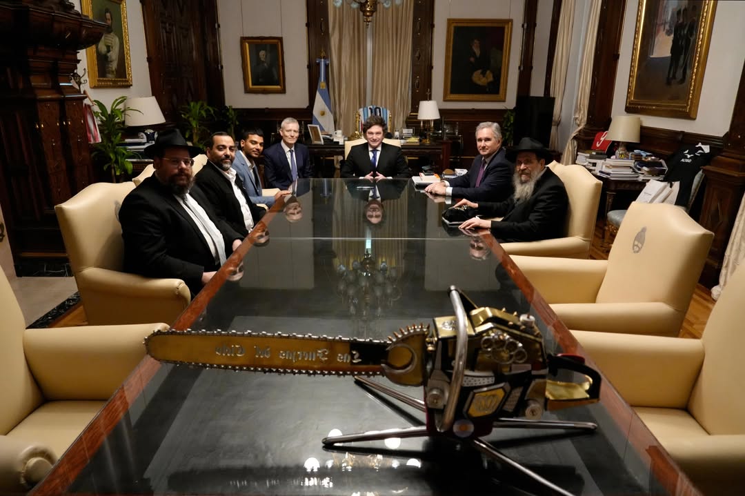 El Presidente Javier Milei, junto al Canciller Pablo Quirno, mantuvo un encuentro en Casa Rosada con Yosef Haim Ohana, quien permaneció secuestrado por Hamas en Gaza hasta su liberación en 2025. Estuvo acompañado por el Sr. Avi-Meir Ohana. 

También participaron de la reunión el Rabino Tzvi Grunblatt y el Rabino Chaim Baruch Oirechman, representantes de la comunidad Jabad en Argentina.