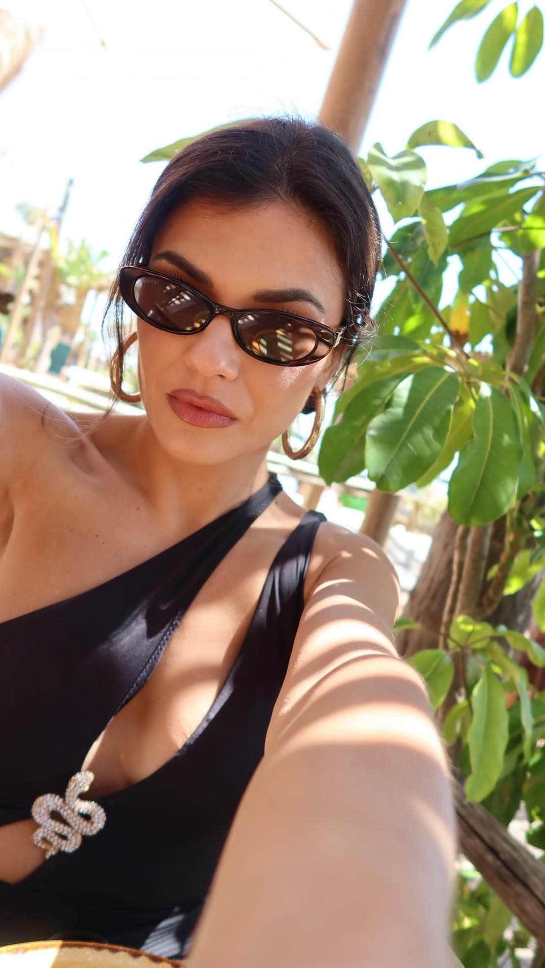 Mi ensalada estrella! Es muy refrescante y el sabor sorprende muchísimo. Mándale este vídeo a esa amiga FAN de las ensaladas, le vas a alegrar el día 🫶