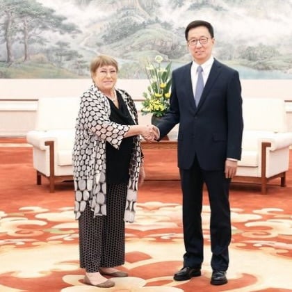 [ESP]Hoy me reuní con el Vicepresidente de China, Han Zheng.Conversamos sobre la importancia de fortalecer el multilateralismo y el papel de las Naciones Unidas frente a los desafíos globales. Valoro el compromiso de China con los principios de la Carta de la ONU y con el avance equilibrado de la paz, el desarrollo y los derechos humanos, pilares fundamentales de la organización.Coincidimos en la necesidad de seguir fortaleciendo el sistema multilateral y el rol de las Naciones Unidas para responder de manera más eficaz a las necesidades de las personas y a los desafíos de nuestro tiempo.[ENG]Today, I met with China’s Vice President, Han Zheng.We discussed the importance of strengthening multilateralism and the role of the United Nations in addressing global challenges. I value China’s commitment to the principles of the UN Charter and to the balanced advancement of peace, development, and human rights, which are fundamental pillars of the Organization.We agreed on the need to continue strengthening the multilateral system and the role of the United Nations in order to respond more effectively to people’s needs and to the challenges of our time.[POR]Hoje me reuni com o Vice-Presidente da China, Han Zheng.Conversamos sobre a importância de fortalecer o multilateralismo e o papel das Nações Unidas diante dos desafios globais. Valorizo o compromisso da China com os princípios da Carta da ONU e com o avanço equilibrado da paz, do desenvolvimento e dos direitos humanos, pilares fundamentais da Organização.Concordamos sobre a necessidade de continuar fortalecendo o sistema multilateral e o papel das Nações Unidas para responder de forma mais eficaz às necessidades das pessoas e aos desafios do nosso tempo. by @michellebacheletpdta