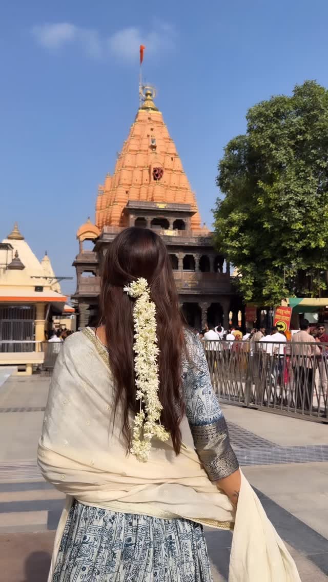 My first Jyotirlinga Darshana 🔱
They say Mahakal calls you when the time is right, and standing here today, I felt it

In the middle of the chants, the prayers, and the sacred energy of Ujjain, time seemed to slow down.
For a few moments, nothing else mattered. No worries, no noise just faith, gratitude, and a feeling of peace that words can never fully describe
I came here with prayers in my heart and left with blessings beyond what I asked for 
A moment l’ll carry with me forever🥹
Jai Shri Mahakal 🕉️🔱

#ujjainkerajamahakal #ujjain