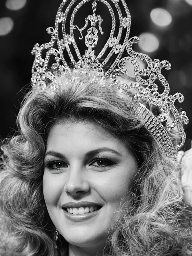 Hay nombres que se quedan para siempre en el corazón de un país, y el de Irene Sáez es uno de ellos!!!En este #TBT, abrimos las puertas de la memoria con un carrusel de momentos que nos inflan el pecho de orgullo como familia, como venezolanos y sobretodo como hijos de una misma tierra!!!Sentirnos parte de su historia y contar con su afecto es un regalo invaluable que atesoramos en el alma!!!Hablar de Irene Sáez es evocar, de manera inmediata, la esperanza, la unión y la certeza de que la familia y el hogar son nuestro refugio más sagrado!!!Para cada venezolano, en cualquier rincón del mundo, su nombre despierta un orgullo genuino y un arraigado sentido de pertenencia. Hoy reconozco una vez más el impacto imborrable de su huella en nuestras vidas!!!Y tú, cuando escuchas IRENE SÁEZ, qué viene a tu mente? by @amigos_irene_saezconde