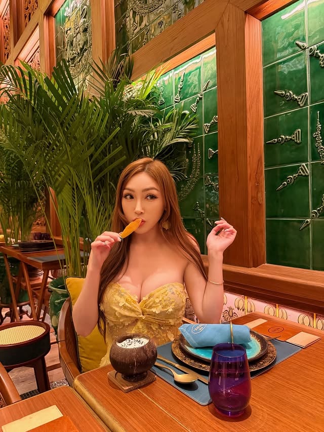 #themews #londoner 一間好好打卡既泰國菜餐廳🇹🇭～好鍾意呢到既cocktails好出色🍹！呢杯芒果糯米飯好特別好鍾意😍～@the_londoner_macao @londonergrand_macao by @elena1201