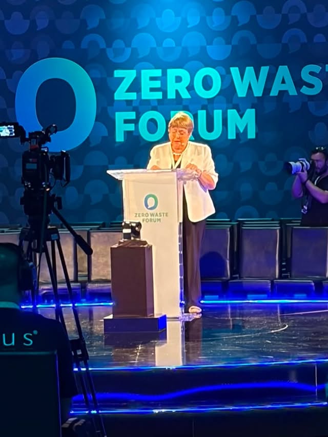 [ESP]Hoy participé en Estambul en el Zero Waste Forum, donde compartí una convicción fundamental: la protección ambiental y el desarrollo económico pueden y deben avanzar juntos.La experiencia de muchos países del sur global demuestra que la acción climática, las energías renovables, la movilidad limpia y la reducción de residuos pueden mejorar la vida de las personas, generar oportunidades y fortalecer la resiliencia.La protección ambiental no es la recompensa al final del camino: es el camino mismo.[ENG]Today I participated in the Zero Waste Forum in Istanbul, where I shared a fundamental conviction: environmental protection and economic development can and must move forward together.The experience of many countries in the Global South shows that climate action, renewable energy, clean mobility, and waste reduction can improve people’s lives, create opportunities, and strengthen resilience.Environmental protection is not a reward at the end of the journey; it is the journey itself.[POR]Hoje participei do Zero Waste Forum, em Istambul, onde compartilhei uma convicção fundamental: a proteção ambiental e o desenvolvimento econômico podem e devem avançar juntos.A experiência de muitos países do Sul Global demonstra que a ação climática, as energias renováveis, a mobilidade limpa e a redução de resíduos podem melhorar a vida das pessoas, gerar oportunidades e fortalecer a resiliência.A proteção ambiental não é uma recompensa ao final do caminho; ela é o próprio caminho. by @michellebacheletpdta