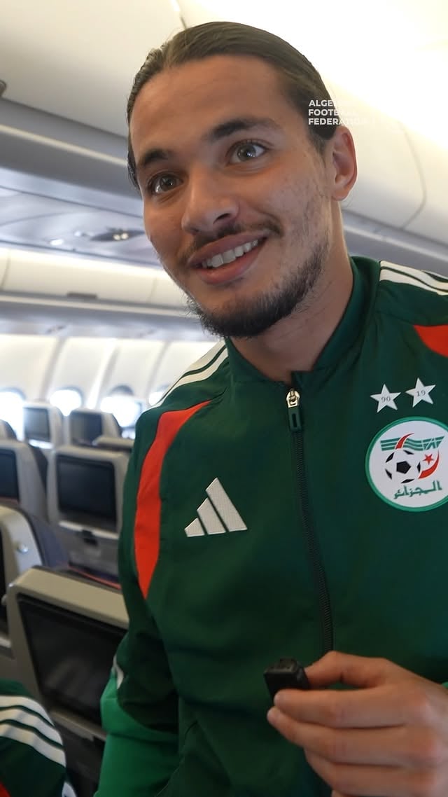 مراسل الصفحة ليوم واحد: أنيس حاج موسى  ينقل لكم كواليس الرحلة 🎤😄✈️

Anis Hadj Moussa steps into reporter mode for a behind-the-scenes look at the trip 😄✈️

#LesVerts ⭐️⭐️ | #123VivaLAlgérie 🇩🇿 | #WorldCup2026 | #FIFAWORLDCUP