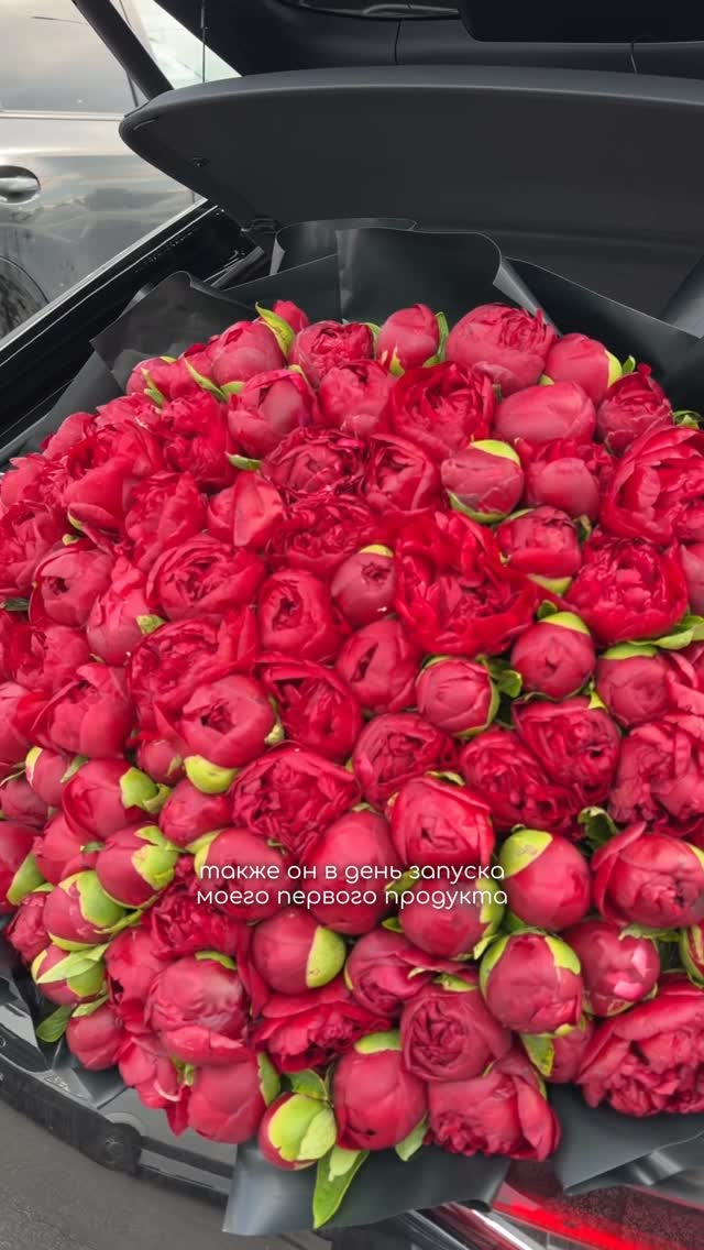 Букет в цветовой гамме моего бренда❤️🖤