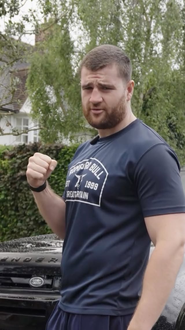 100K Subscribers on YouTube, we had to do something special 🎉😤The bull is out the bag…🐂@johnnyfisher1 x @huntersprestige Coming soon…Le Bosh! 💪🏻 🥊#defender #boxing #bosh #romfordbull #landrover by @johnnyfisher1