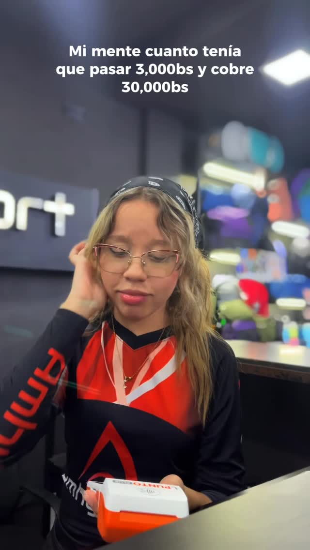 Ficción pura para reír un rato... ¡porque si pasa en la vida real, lloro! 😂🔥📍Somos tienda fisica en el C.C. Multiplaza ParaísoCaracas*Aceptamos todo tipo de pagos.DeliveryEnviamos a Toda Venezuela.Lunes a Domingo de 10:30am a 7:00pm#multiplaza #amhysport #caracas #comedia #ropadeportiva by @amhysport_oficial