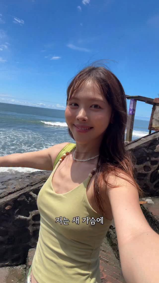 새가슴에 에이컵인 뇨자🥲 = 잇츠 미..작아도 뭐 어때!! 파긴 하지만 ,, 솔직히윗가슴 맞는 속옷 찾기 정말 어려웠는데타밈 만나고서는 더이상 속옷 걱정 안해요 🥰제일 추천드리는 건 아묻따 ✨캐미젤리브라✨그 어떤 것들보다 가장 편안해요. 그리고 끈이 너무 예뻐요ㅎㅎ(엄마가 D~E컵이신데도 끈이 눌리지 않더라구요!)타밈 속옷으로 정착한 이유!☑️• 노와이어로 압박 없음 ! 극강의 편안함🙆🏻‍♀️• 신축성이 좋아 한 사이즈로 a컵부터 d컵도 소화 가능함• 반고정패드로 패드돌아감 없음• 등살, 겨드랑이살 부각❌ • 얇은 브라끈으로 속옷 노출 걱정❌이번 공구가 아마도 속옷은 마지막이 될 것 같아요 ㅠㅠ솔직히 이만원대에 이정도 퀄리티 진짜 찾기 힘들거든요,,제가 공구를 안해도 앞으로도 쭉 정착할것 같아요. 증말루!여러분 그니까 이번 기회 놓치지말고 꼭 쟁이시길 바래요✨✨#속옷#속옷추천#타밈 by @b.niee