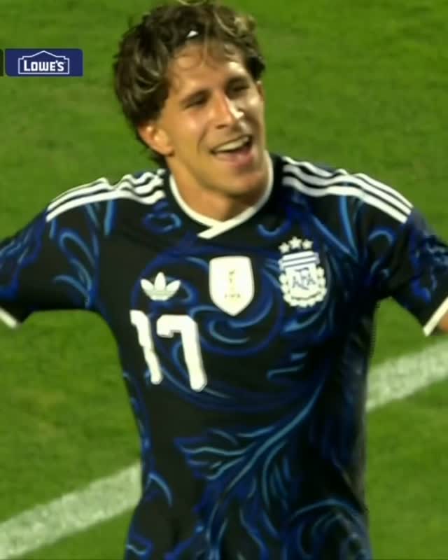 Look how much it means to Giuliano Simeone to score for Argentina ❤️🇦🇷