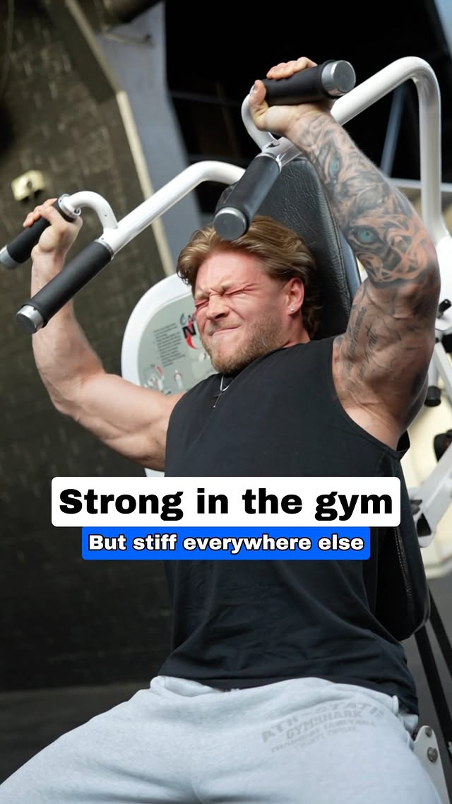 Most people spend years building a body that’s only good at one thingThe gymStrong under a barbell but stiff getting out of a carThat’s not fitness. That’s a limitation.Your training should make you strong AND capable everywhereNot just between those four wallsFollow if you’re ready to build both 👊🏼 by @jamienordin_