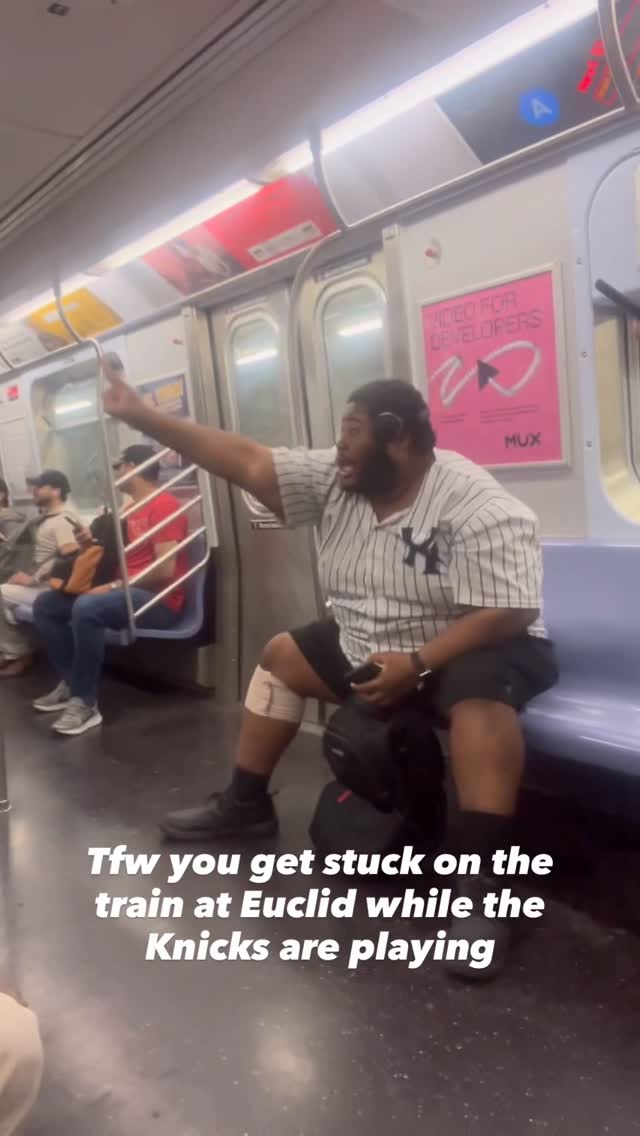 All in this together 🏀 #subwaycreatures (@paranoyaaaa)