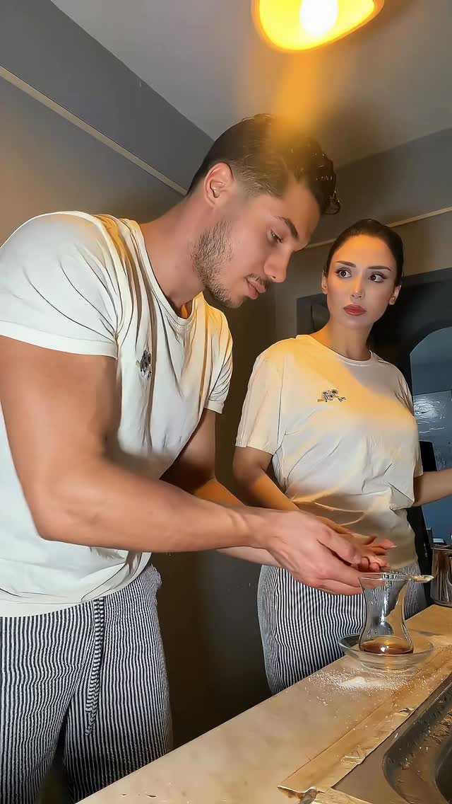 Çay içebilirsiniz..☕️👀🤍
(Şeker kullanmıyoruz)😏

#couplegoals #kesfet #kesfetteyiz #reelsvideo #fypage