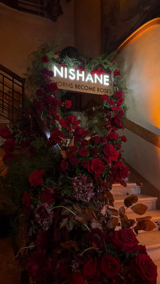 With love, even thorns can become roses🌹 @nishane.official #NISHANE #UnfoldYourOwnMyth #ThornsBecomeRoses #reklam