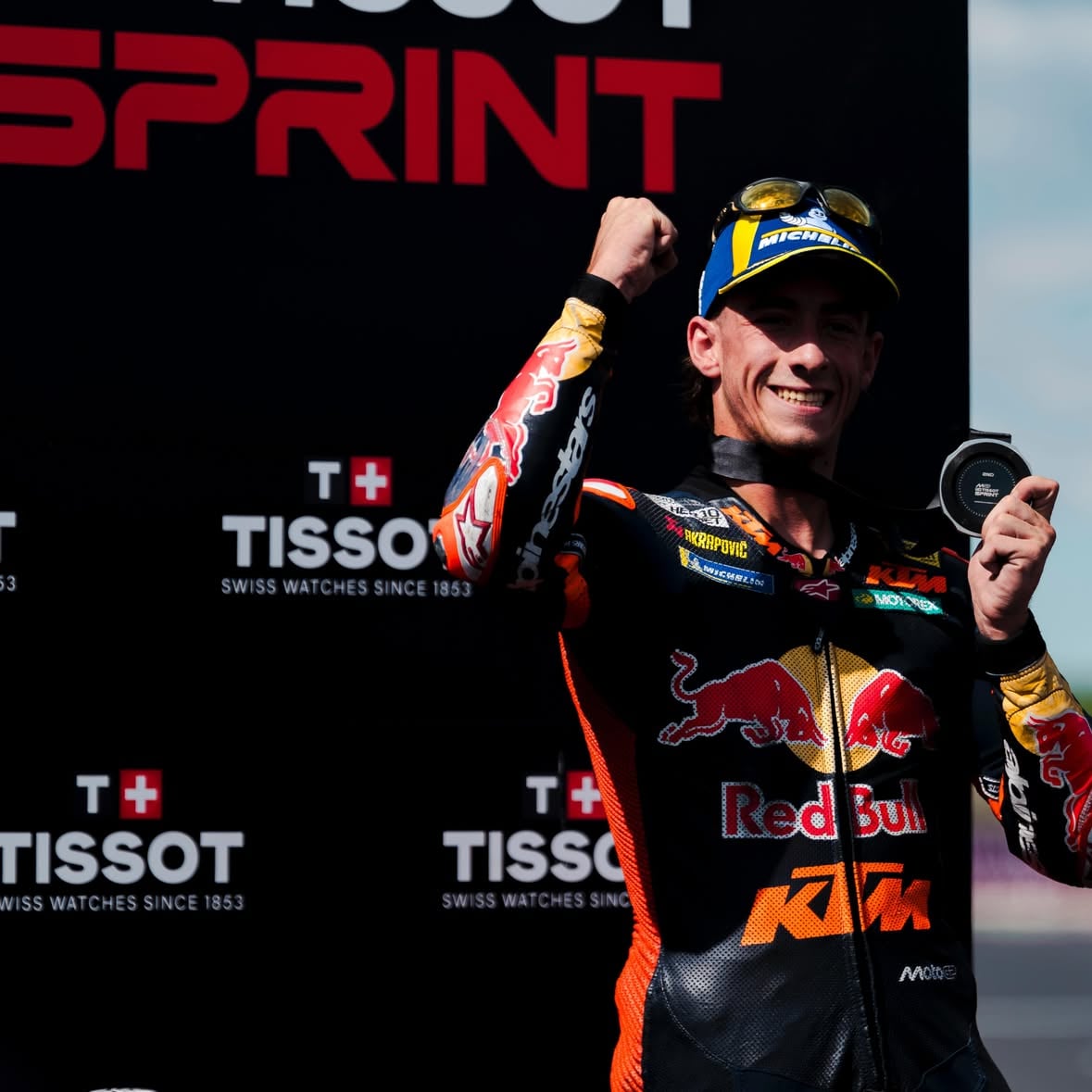 SR - P🥈

It’s been a good Saturday. Ready to race tomorrow 🦈