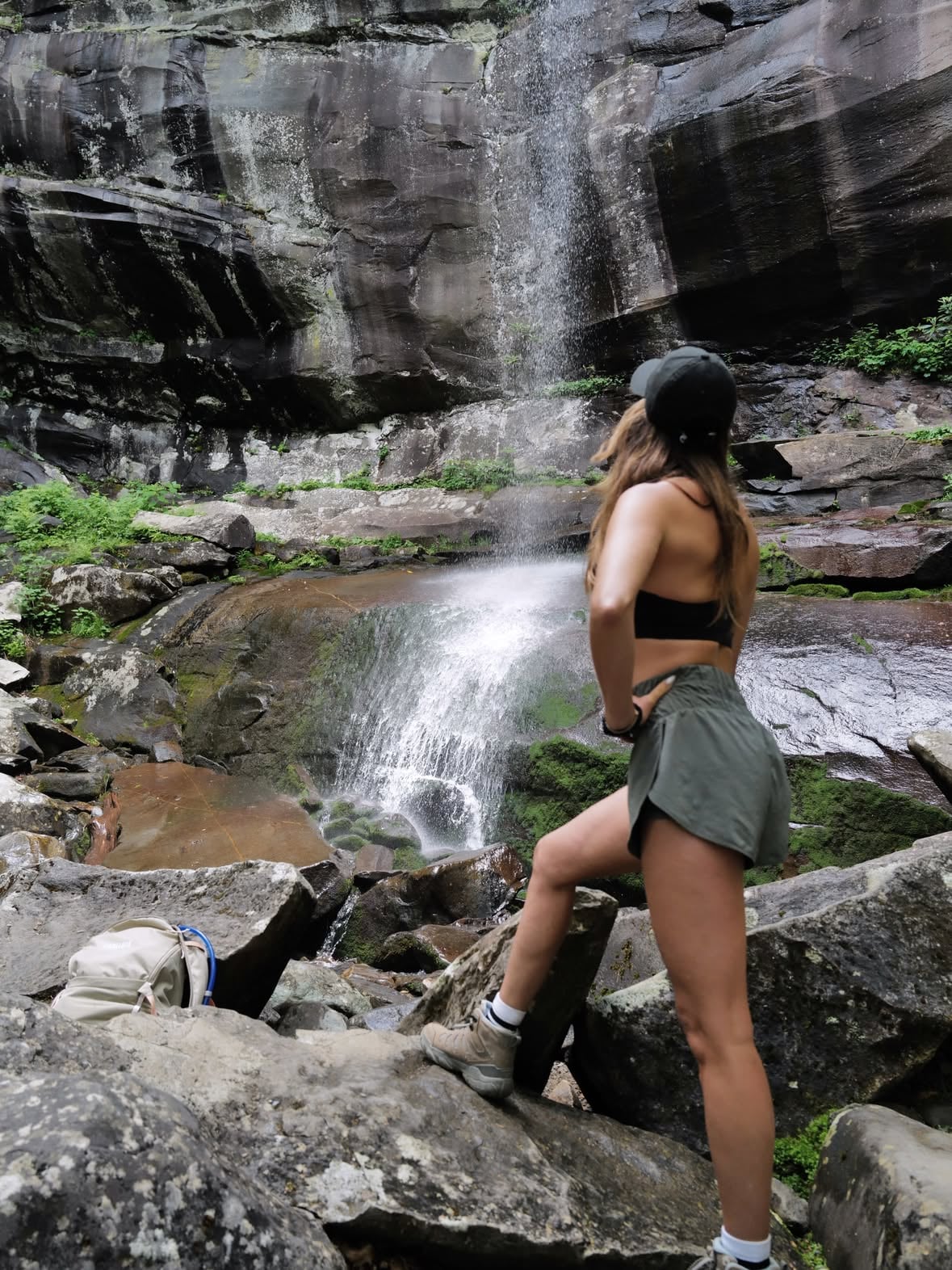 20 miles. Mountain air. Endless trails. Tired legs. Full heart! Not a bad way to spend National Trails Day in the Smokies and on the Appalachian Trail. ⛰️🐻 .More on these epic hikes soon! @mountainguides #alumcavetrail #charliesbunion #rainbowfallstrail #smokymountains #nationaltrailsday by @cherylscottwx