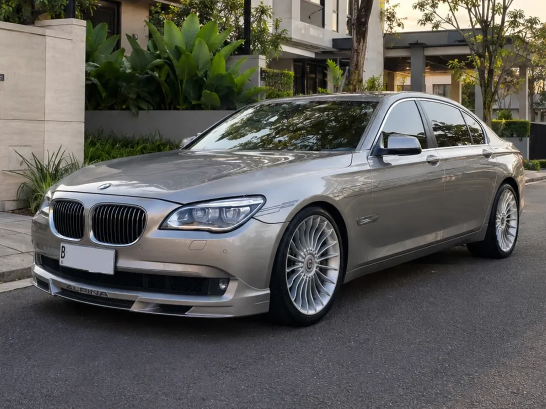 Jual Mobil : BMW 740LiYear 2009ODO 47.XXX Kilometer Automatic Transmission Electric SeatSelf Closing Aid TAX 02.2026Full Paper Modification List : ALPINA Bodykit Original ALPINA B7 Rims Paint Protection Film Installed PRICE : 259.000.000 NEGOTIABLEWHATSAPP : 085894464783#garasiklasik #jual740li #jualbmw740li #jualbmwbekas #jualmobil by @garasi.klasik