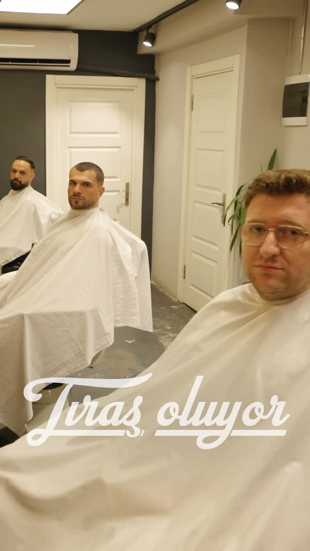 TIRAŞ ✂️Ali Biçim, Efe Uygaç ve Koray Koç, Dünya Kupası boyunca bir berber dükkanında gecenin maçını canlı izliyor, sohbet ediyor, oyun oynuyor ve sizden gelen soruları yanıtlıyor.11 Haziran Perşembe saat 21.00’de, Mantra Youtube kanalında yayında!#Tıraş by @alibicim