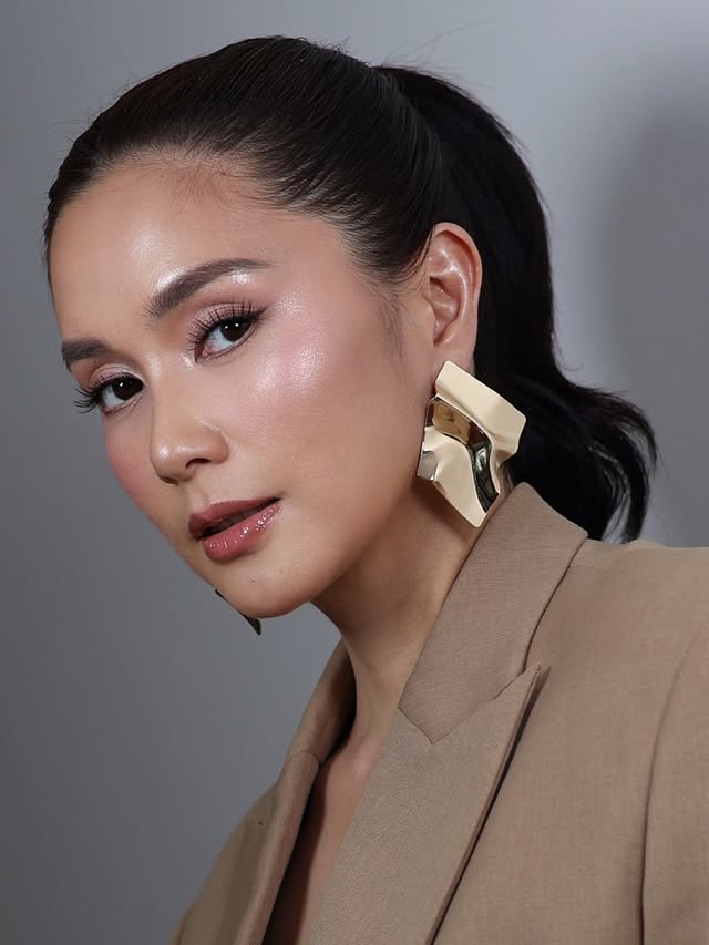 @marieltpadilla ❤️✨Makeup by @luisajardinero Hair by @vannieclaveria Styled by @egarivera by @marieltpadilla