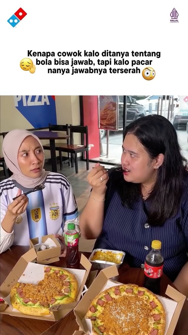 Tapi kalau diajak makan Domino's Pizza... HAYUK KAN?! 🍕🔥Dapetin 2 PIZZA CUMA TAMBAH 6.600! 🤩 Pas bgt nih weekend-an bareng pacar, buruan order di store atau melalui #DominosAppaAja! by @dominos_id