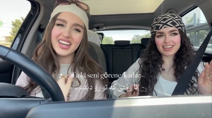 ⁨	⁨	وقتی تورو دیدم…💞
.
فهمیدین مهرآفرین چی گفت؟😂
#بلاگر #ترند⁩⁩