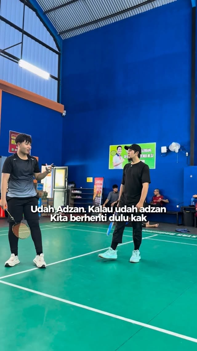 Sholatlah dengan tenang, dunia masih bisa menunggu.📷 @mahasiswa.salaf #pengingatdiri by @mahasiswa.salaf