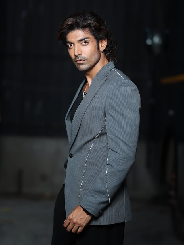 Dress sharp. Think sharp. Move sharp.

The way you show up shapes the way the world sees you.

Outfit by @houseofpankajsoni_ 
📸. @ameerclick