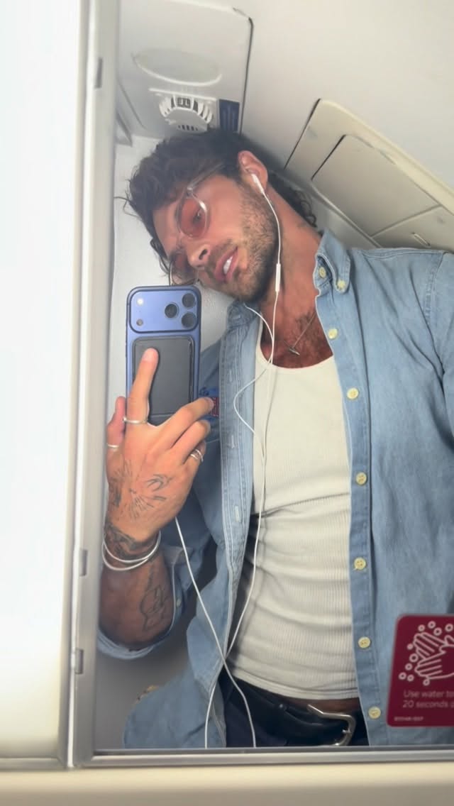 Height Discrimination on Planes is becoming Criminal at this Point 😂 I could Barely Take Wiss hand to bend my Knees and Lean back 😅
