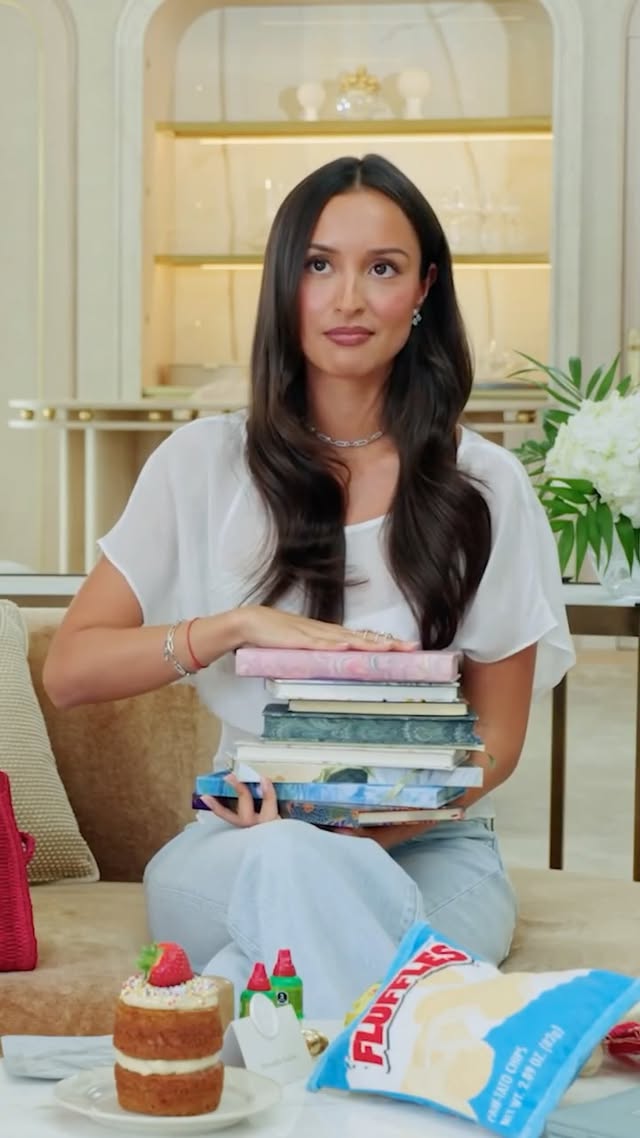 Happy birthday, @AlexandraMalenaLeclerc! Wishing you many more notebooks to keep in your bag (at all times). Head to the link in our bio to see what other essentials the birthday girl can't leave the house without. 

Director @nikkipetersenfilm
Director Of Photography @plumefabre
Editor: Rachel Kim
Producers @chasedlewis, @amaurydlcb
Producer, On Set @meryl_marciano
Associate Producer @leadonenberg
Assistant Camera @louis.leguillette
Gaffer @bastien_cheruele
Audio: Hubert Rey Grange
Hairstylist @lauriezanoletti
