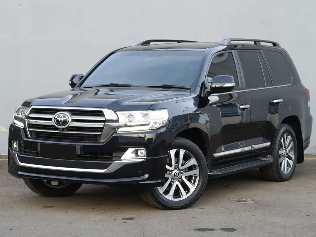 Jual Mobil : Landcruiser VX-200RYear 2019ODO 35.XXX Kilometer Automatic Transmission 4x4 Active Glass Sunroof Electric SeatRear Seat Entertainment Audio by JBL Synthesis Hydraulic Suspension Active TAX 07.2027Full Paper PRICE : 1.875.000.000 NEGOTIABLEWHATSAPP : 08589446478#garasiklasik #jualvxr200 #juallandcruiservxr200 #juallandcruiser #jualmobil4x4 by @garasi.klasik