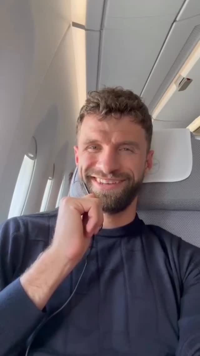 It’s time again for a video from the plane... 🛫 Let’s fly to México 🇲🇽🌮⚽️

#fifaworldcup2026 #mexico #esmuellert