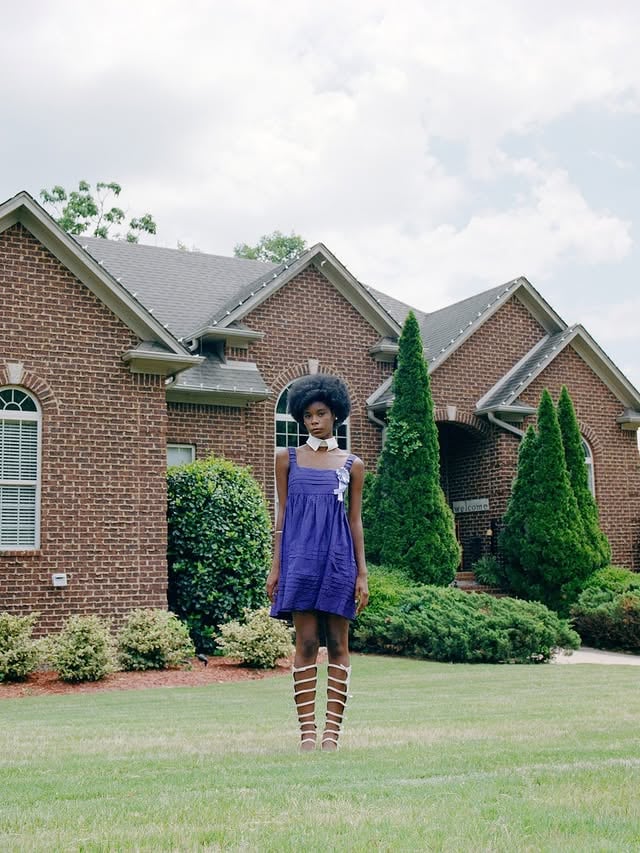 @ChelsiBethBanks learned about the fashion industry from the computer in her Birmingham, Alabama bedroom. Now, she’s taking her style offline. The 19-year-old college student found fellow fashion obsessives on Twitter and watched video compilations of supermodels from the 1990s through the 2010s on YouTube. Drawn to the girlish awkwardness of Miu Miu and bold 2010s teen magazines like "Rookie," her style feels at once twee and declarative. 

Banks just finished her sophomore year studying apparel merchandising and journalism. The same drive that motivated her fashion group chat takeovers in her tween years, followed her to her college campus. She quickly rose through the ranks at Auburn’s fashion magazine, “Swatch,” with her sights now set on the editor-in-chief title. Learn more about our American Style x Vogue finalist at the link in our bio. Photographed by @filmmarkle