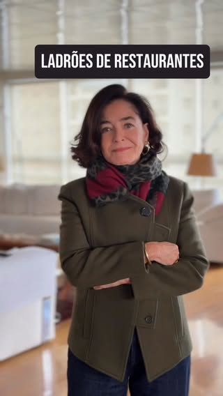 Ladrões de Restaurantes

Alô, Chics! O que faz um (uma) cliente de restaurante caro enfiar pratos, talheres e até mesmo luminárias na bolsa? Será que ele (ela) acha que ninguém vai notar? 
Sabe como se chama isso? Chama-se furto, sabia? 

#cliente
#restaurante
#furto
#bolsa
#GloriaKalil
