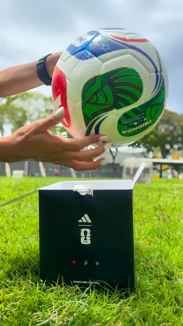 ¡UNBOXING HISTÓRICO! 📦🔥 Oficialmente tenemos en nuestras manos el Trionda, el balón con el que se jugará la Copa del Mundo 2026. El diseño es increíble y la tecnología que tiene es de otro planeta. ¿Quién más está contando los días para que empiece a rodar? 🇺🇸🇲🇽🇨🇦📍Somos tienda fisica en el C.C. Multiplaza ParaísoCaracas*Aceptamos todo tipo de pagos.DeliveryEnviamos a Toda Venezuela.Lunes a Domingo de 10:30am a 7:00pm#trionda #futbol #balones #mundial2026 #venezuela🇻🇪 by @amhysport_oficial