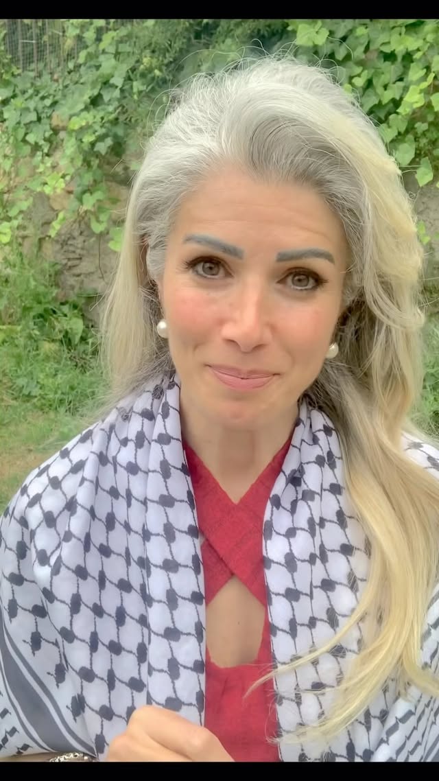 ملخص سريع عن تاريخ الكوفية الفلسطينية والنقوش المرسومة عليها. 

#palestine #keffieh #land #right justice