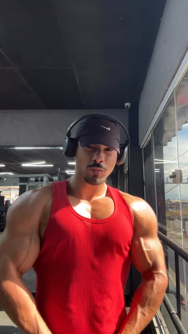 Arrume-se cmg pra treinar peito 💪🏼🔥...#arrumesecomigo #peito #treinodepeito #fitness by @gabrielrenatop