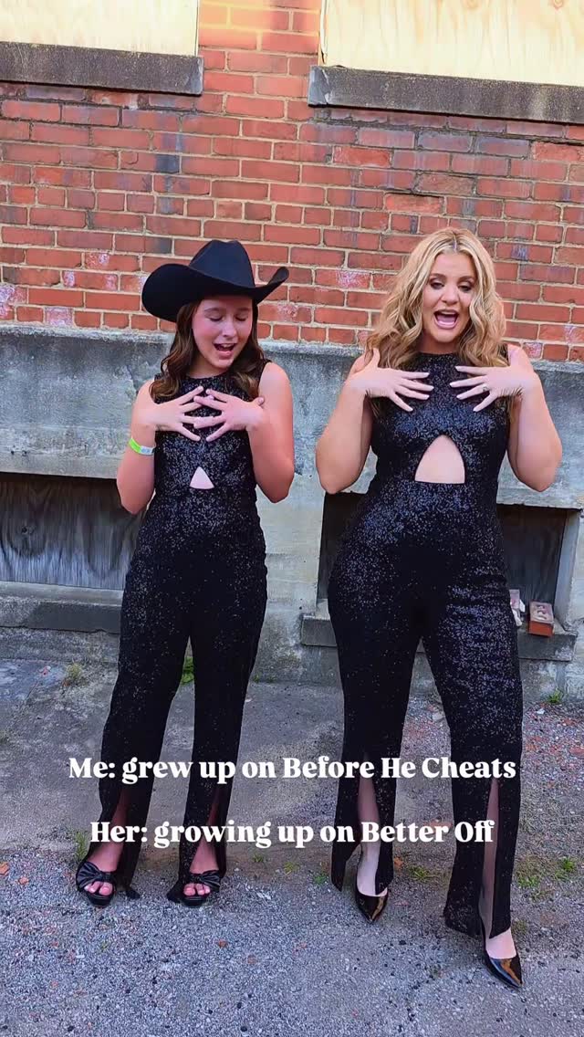 It’s always a good day when I get to see this sweet girl at my show in one of my outfits 🖤 (we’ll all be going to her shows one day) by @laurenalaina
