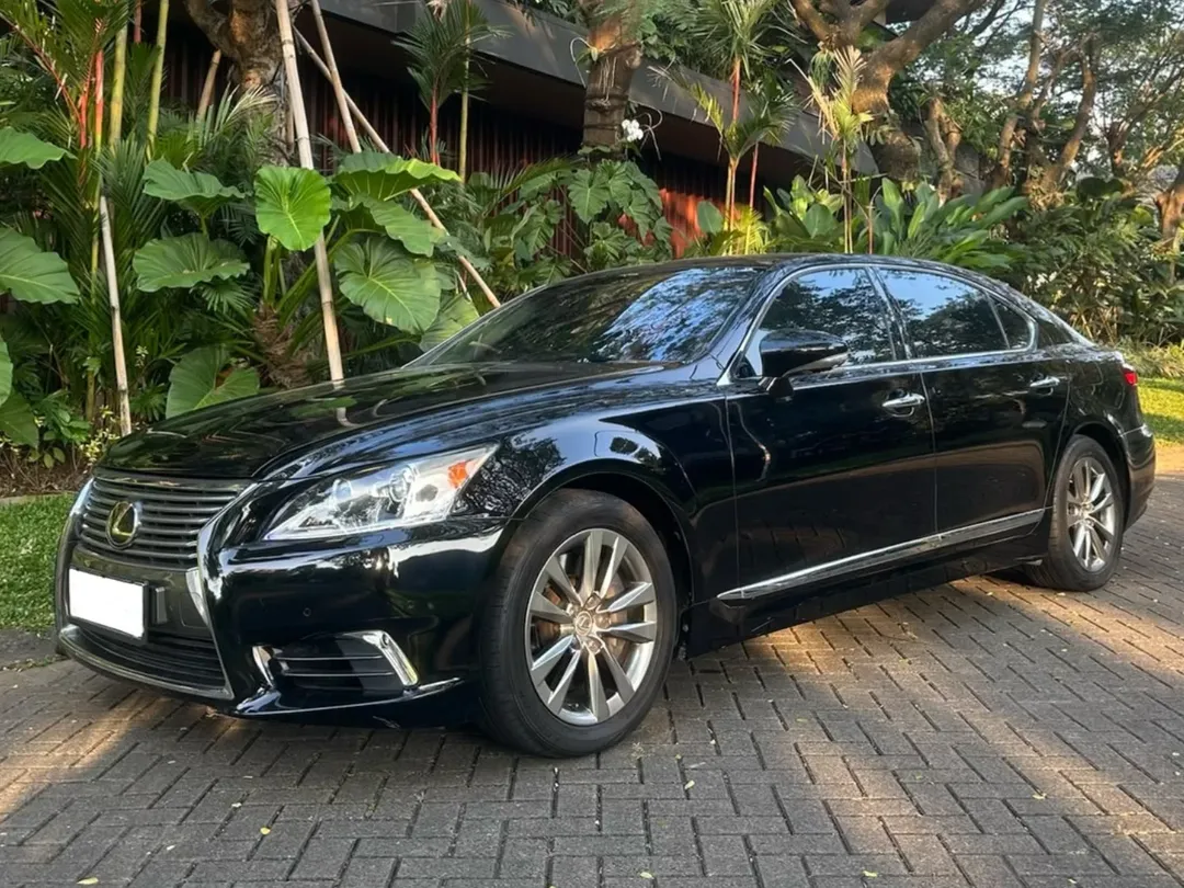 Jual Mobil :Lexus LS-460L Year 2013ODO 67.XXX Kilometer Automatic Transmission Glass SunroofElectric SeatCruise ControlRear Seat Entertainment W/ Ottoman SeatMassage SeatAudio by Mark LevinsonAirsuspension ActiveTAX 04.2027Full Paper PRICE : 369.000.000 NEGOTIABLEWHATSAPP : 085894464783#garasiklasik #jualls460 #juallexusls460 #juallexusbekas #jualmobil by @garasi.klasik
