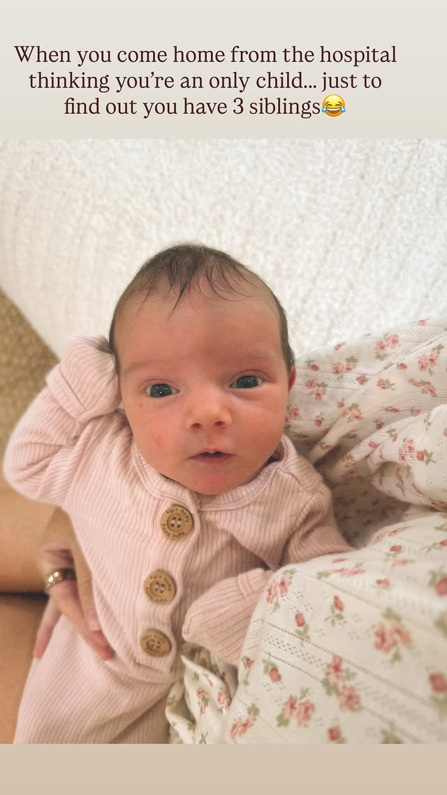 Welcome to the chaos baby Love 😂🥹

#newborn #babyfever #1weekold #postpartum #babygirl