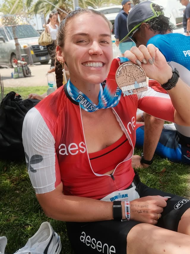 from surgery to the finish line in 6 months (surpise🥹) 

today I completed my first EVER triathlon, my first IRONMAN 70.3! 
4:53:21 
10th AG / 29th female overall 

I honestly can’t believe i did that, I gave it absolutely everything I had 

yes I kept it off socials, no big announcement, no build up, a hard up & down few month’s, because this race meant more to me than I can put into words ♥️

a reminder of why I started doing endurance sport in the first place: to challenge myself, to see what I’m capable of & to enjoy the process (even when no one is watching)

this one means a lot. I’m going to take it all in before I share more!!! for now, I’m just incredibly proud of myself 😭
I DID IT.
p.s. the comeback is official I guess aahhh!!❤️‍🔥

* edit - also qualified for Worlds Champs but missed the ceremony (so can’t claim the spot) because I had absolutely no idea but WOAHHH good to be up there!!
