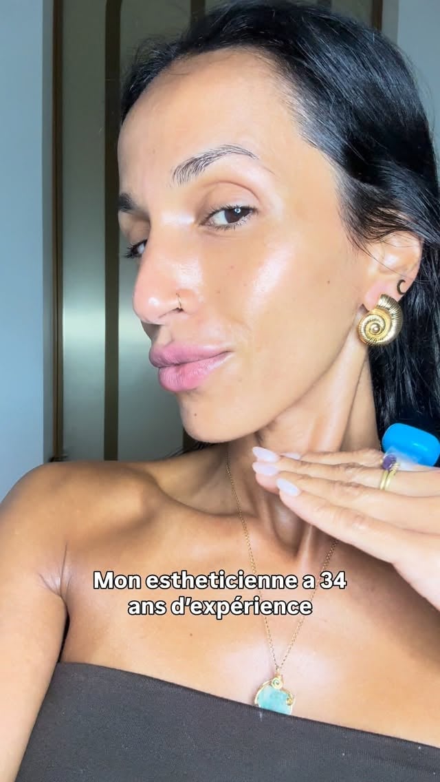 On parle souvent de transformation intérieure.Aujourd’hui, c’est ma peau qui a vécu la sienne. ✨Je suis entrée fatiguée.Je suis sortie lumineuse.Et ce qui m’impressionne le plus, ce n’est pas seulement le résultat, c’est l’expérience derrière celui-ci.34 années à prendre soin des femmes, à comprendre leur peau et à maîtriser son métier.Red Carpet Salon ouvre ses portes ce samedi à Laval et après avoir vécu ce soin, je peux vous dire que plusieurs femmes vont tomber en amour avec cette adresse. Tous tes services à un seul endroit 🫶🏻✨🌸 by @unehistoiredamore