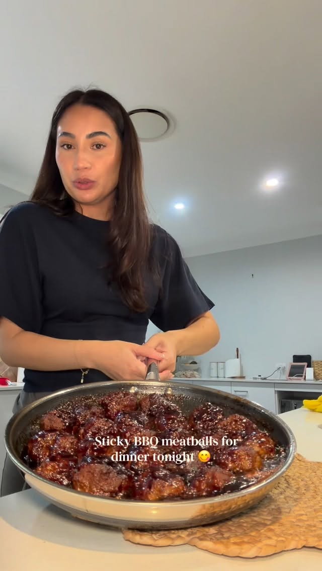 Sticky BBQ Meatballs 🤍Meatballs* 1.5kg beef mince* 2 onions, finely diced* 4 garlic cloves, minced* 2 eggs* Panko breadcrumbs* Salt & pepperThat works well for a rich, sticky glaze. I’d write it like this for your recipe:Sticky BBQ Glaze* ½ cup tomato sauce (ketchup)* 2 tbsp honey* ¼ cup brown sugar* 2 tbsp soy sauce* 3 tbsp Worcestershire sauce* 1 heaped tbsp @nutranaturals Beef Broth Concentrate🤍 My secret ingredient is Nutra Organics Beef Broth Concentrate for extra flavour and nourishment.Using my favourite pan @hexclad_aus @simple.home.edit inspired dinner 😋🤍#autismmom #easydinner #dinnerideas #easyrecipe #fyp by @tashdelrosario
