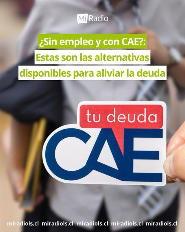 📌 ¿Tienes CAE y quedaste sin trabajo? Existe una alternativa para evitar caer en morosidad.Miles de personas que mantienen deudas por el Crédito con Aval del Estado (CAE) desconocen que, en caso de cesantía, pueden solicitar la suspensión temporal del cobro de sus cuotas.Eso sí, el beneficio no es automático y debe ser gestionado ante la Comisión Ingresa. Durante el período autorizado no se exige el pago de las cuotas, evitando que se acumulen atrasos mientras la persona busca una nueva fuente laboral.La suspensión no elimina la deuda. Las cuotas pendientes se trasladan al final del calendario de pago y deberán ser canceladas posteriormente.Además, quienes mantienen ingresos bajos también pueden acceder a rebajas en el valor de las cuotas, e incluso recibir apoyo estatal para cubrir parte de la diferencia en determinados casos.Especialistas advierten que dejar de pagar sin realizar el trámite puede generar morosidad, intereses por atraso y procesos de cobranza.👉 La recomendación es actuar apenas se produce la pérdida del empleo y revisar los beneficios disponibles para cada situación.Revisa la nota completa en nuestra página web.