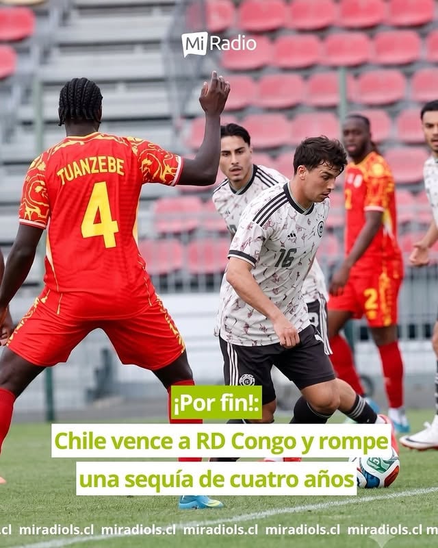 La Selección de Chile cerró de manera positiva su gira internacional por Europa luego de imponerse por 2-1 a República Democrática del Congo, elenco ya clasificado al Mundial 2026. El encuentro amistoso se disputó este martes en Orleans, Francia, y permitió a La Roja dejar atrás la caída sufrida ante Portugal durante el fin de semana.El equipo dirigido por Nicolás Córdova mostró una mejor versión y encontró la ventaja en el segundo tiempo gracias a Darío Osorio, quien abrió la cuenta con un potente remate desde fuera del área que dejó sin opciones al arquero rival.La tranquilidad para Chile llegó minutos más tarde con una verdadera joya de Matías Sepúlveda. El volante marcó mediante un impecable tiro libre que se instaló en el ángulo, convirtiéndose en el primer gol de balón detenido de La Roja desde febrero de 2022, cuando Alexis Sánchez anotó frente a Bolivia en las clasificatorias mundialistas.Si bien República Democrática del Congo logró descontar en los minutos finales, el marcador no volvió a moverse y el combinado nacional selló una victoria que deja mejores sensaciones de cara a los próximos desafíos.Con este resultado, Chile finaliza la fecha FIFA de junio con un balance positivo y continúa su proceso de renovación pensando en los amistosos programados para septiembre.