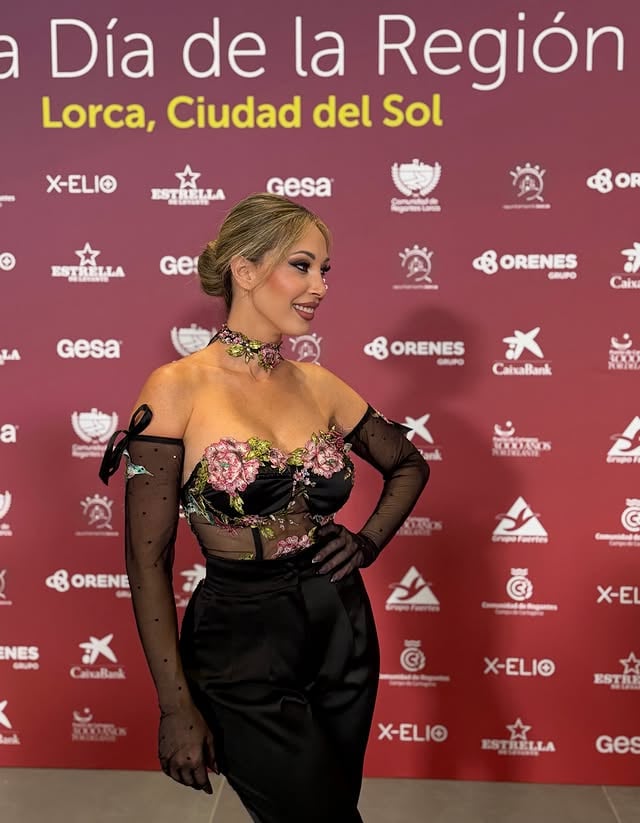 No es un lugar cualquiera, es un remanso de felicidad #FelizDiadelaRegion ❤️🙌🏼Os dejo un poquito del currazo que nos pegamos con la gala ✨ ¡Viva Murcia! Look @manueldelavegaoficial Make up & Hair @iamhaircare #instapic #instamood #work #murcia by @kikafrutostv