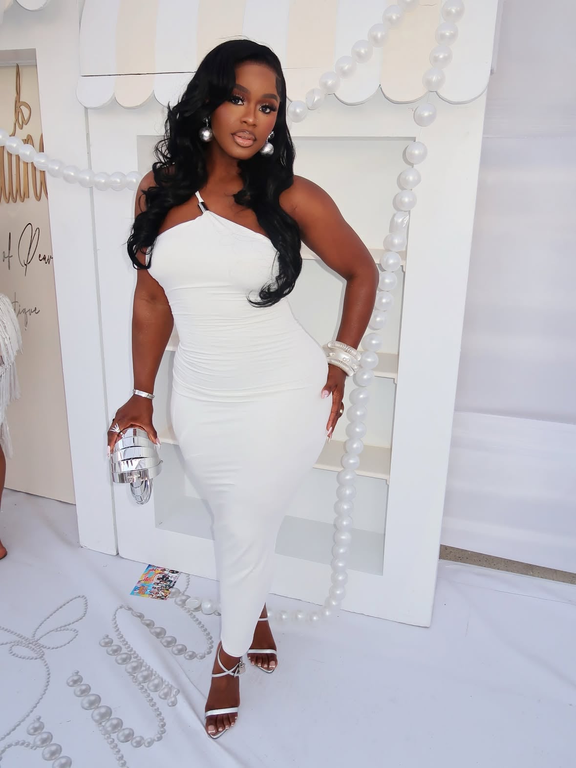 Effortless. like always 🤍💍 

#kocaineallwhite #nycparties #allwhiteparty